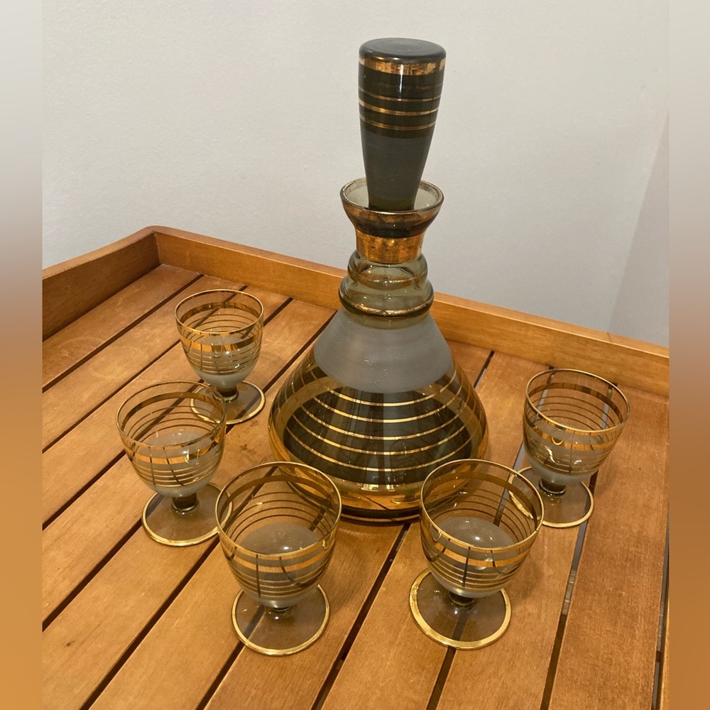 Elegant Gold and Black Decanter Set